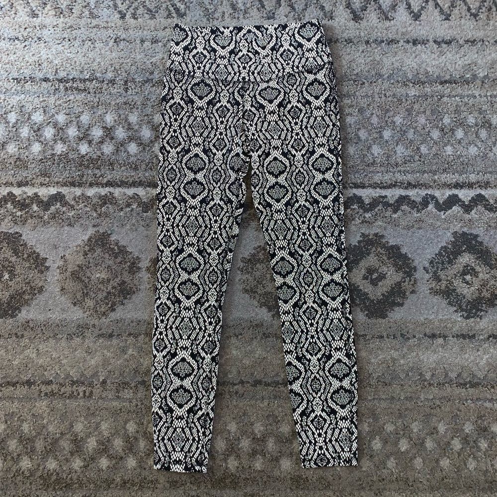 Varley Let’s Go High Rise Black Reflective Snake Print Leggings Small